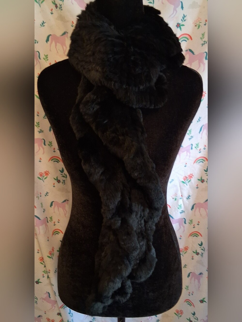 EUC Elizabeth Gillett NYC Black Rex Rabbit Fur Tapered Spiral Elegant Scarf Wrap